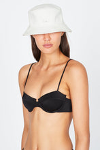 Load image into Gallery viewer, BOEY BUCKET HAT - WHITE
